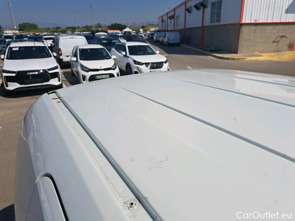  Fiat  Fiorino FIAT  / 2016 / 3P / furgón derivado de turismo Cargo Base 1.3 Mjet 59kW (80CV) E6 #23
