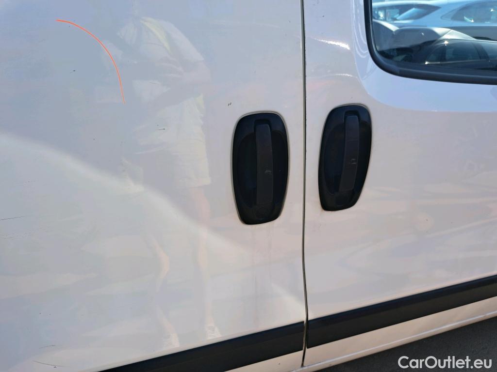  Fiat  Fiorino FIAT  / 2016 / 3P / furgón derivado de turismo Cargo Base 1.3 Mjet 59kW (80CV) E6 #42