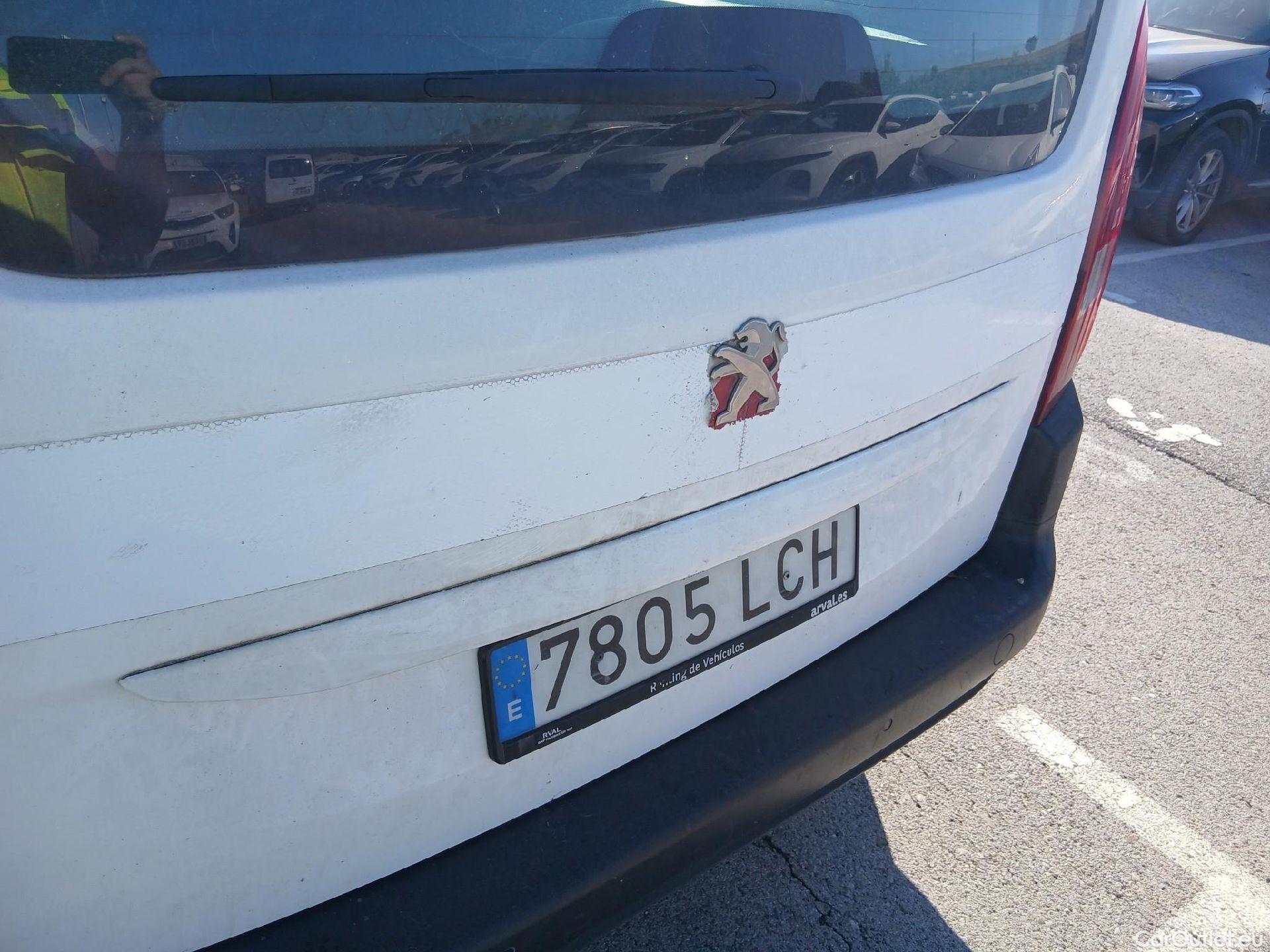  Peugeot  RIFTER PEUGEOT  / 2018 / 5P / monovolumen compacto Active Long BlueHDi 73kW #27