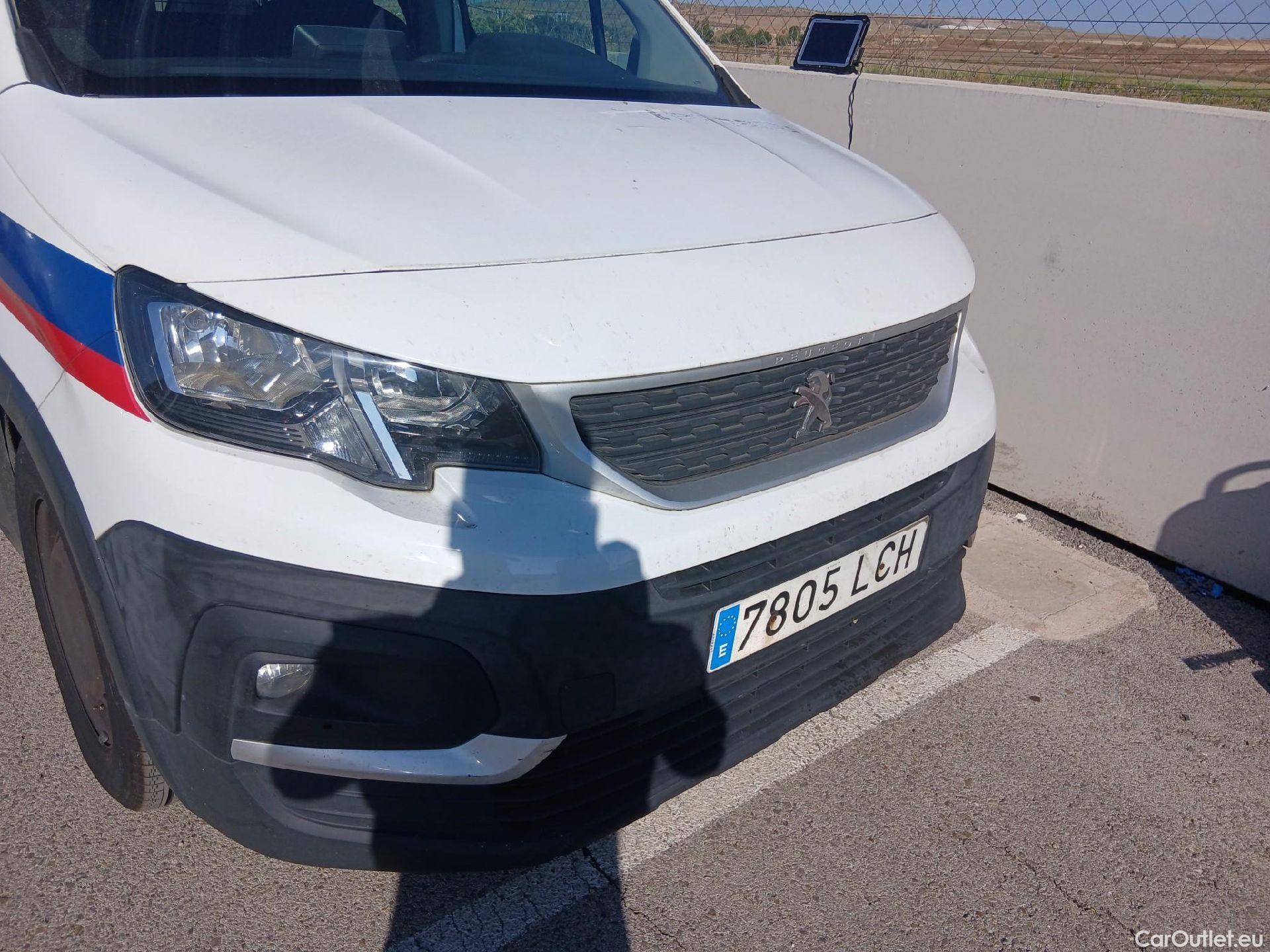  Peugeot  RIFTER PEUGEOT  / 2018 / 5P / monovolumen compacto Active Long BlueHDi 73kW #11