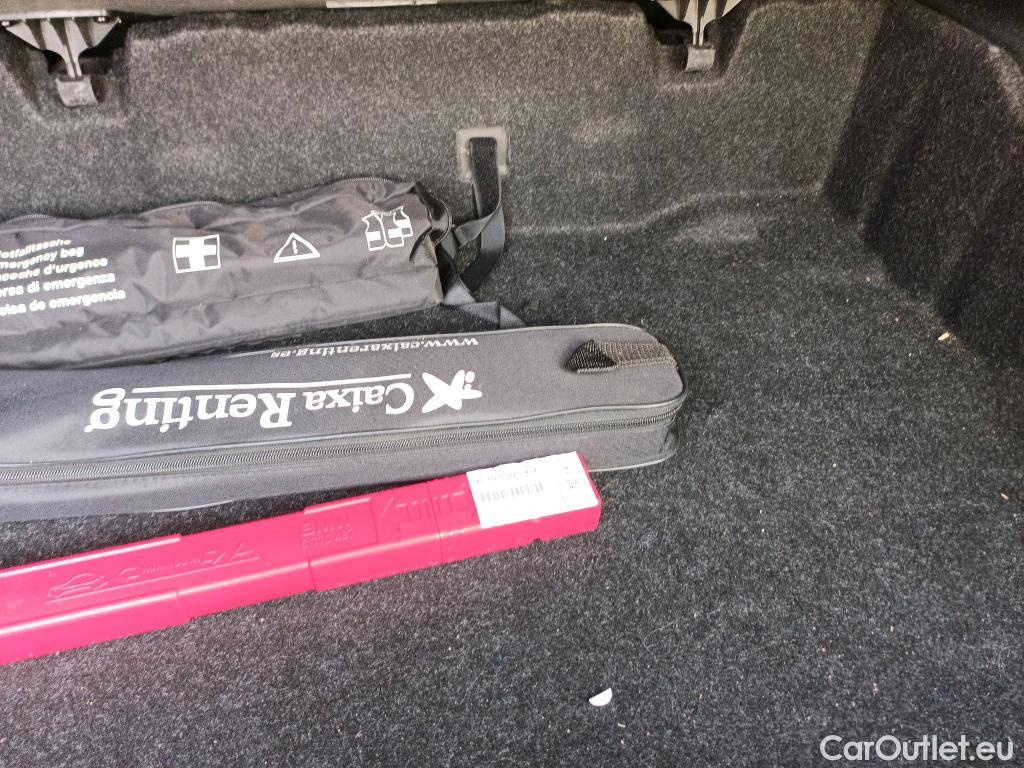  Bmw  X1 BMW  sDrive18iA Executive Advantage Techo Solar #10