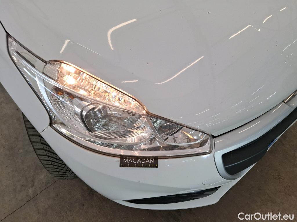  Peugeot  208  Affaire Premium 1.6 HDi 75CV BVM5 E6 #42
