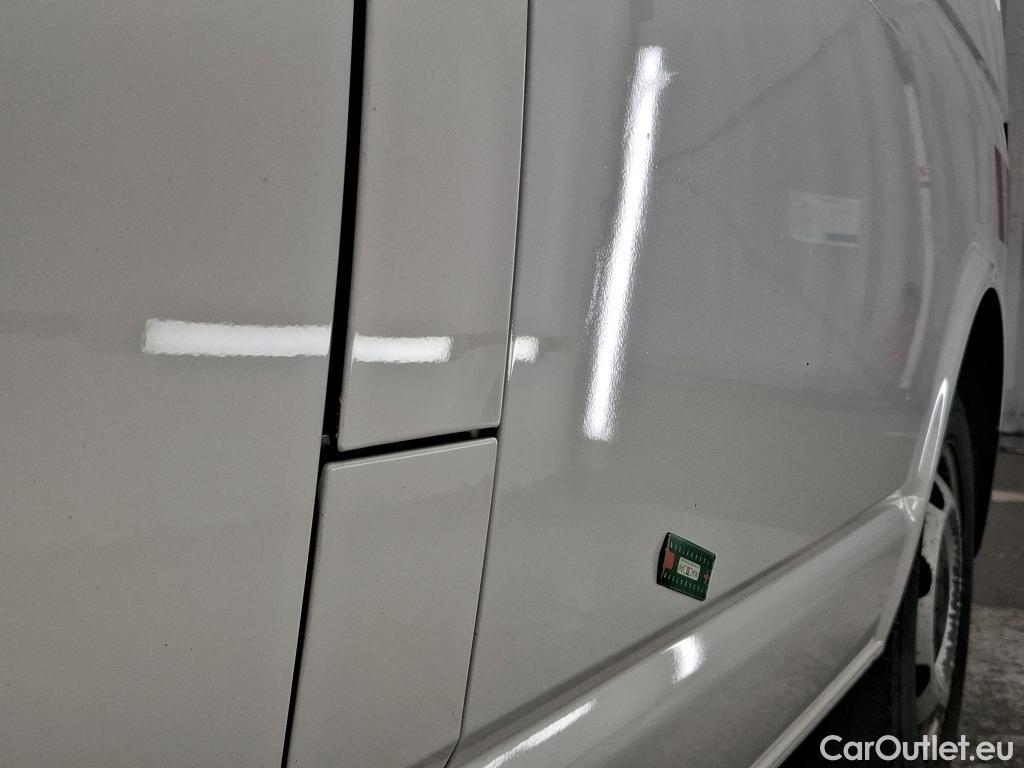  Volkswagen  Transporter VOLKSWAGEN  / 2019 / 4P / Fourgon tôlé 2.0 TDi 150 4MO L1H1 Business Line #2