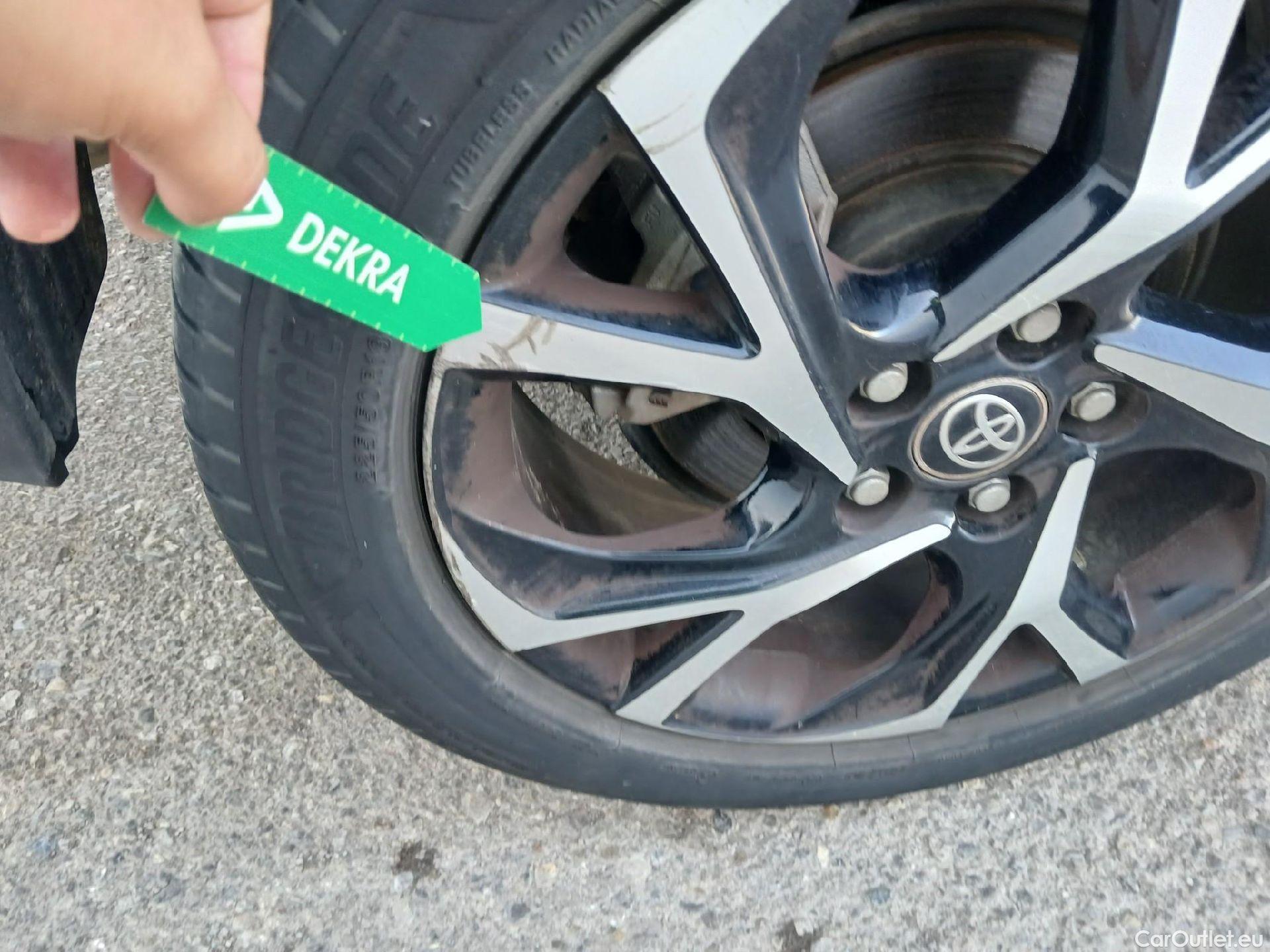  Toyota  C-HR TOYOTA  / 2019 / 5P / todoterreno 2.0 180H Advance #36