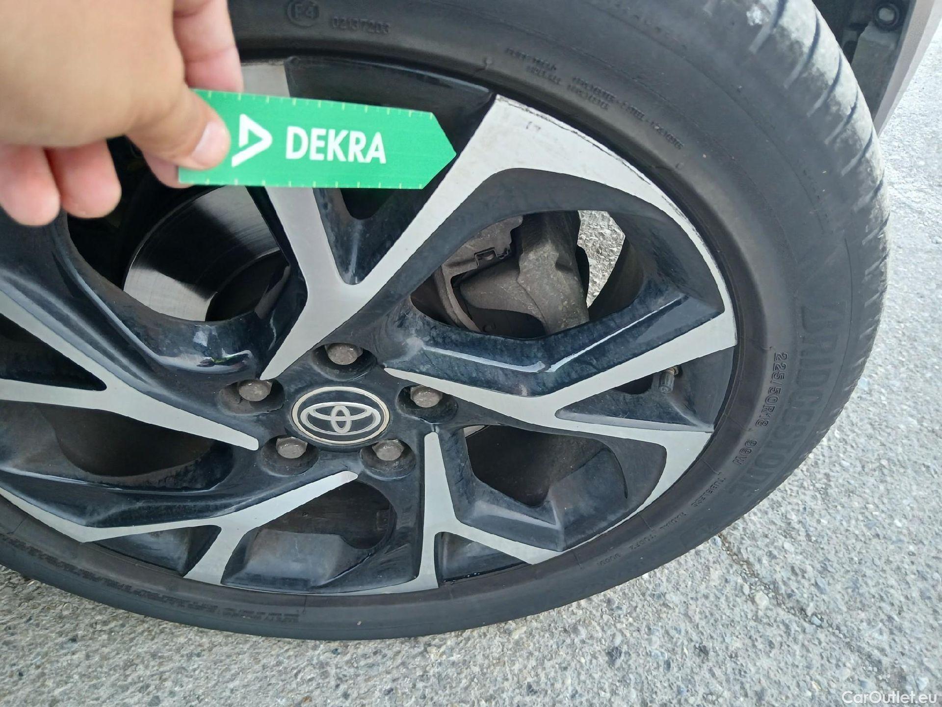  Toyota  C-HR TOYOTA  / 2019 / 5P / todoterreno 2.0 180H Advance #45