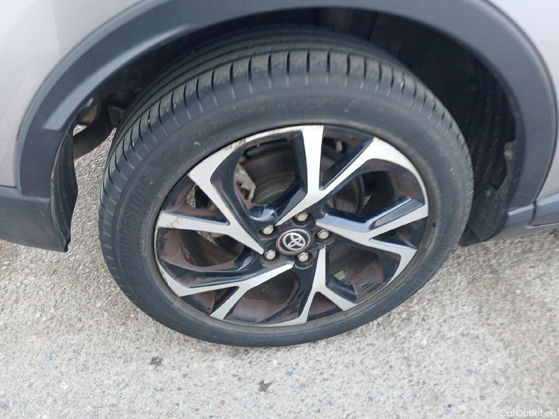 Toyota  C-HR TOYOTA  / 2019 / 5P / todoterreno 2.0 180H Advance #37