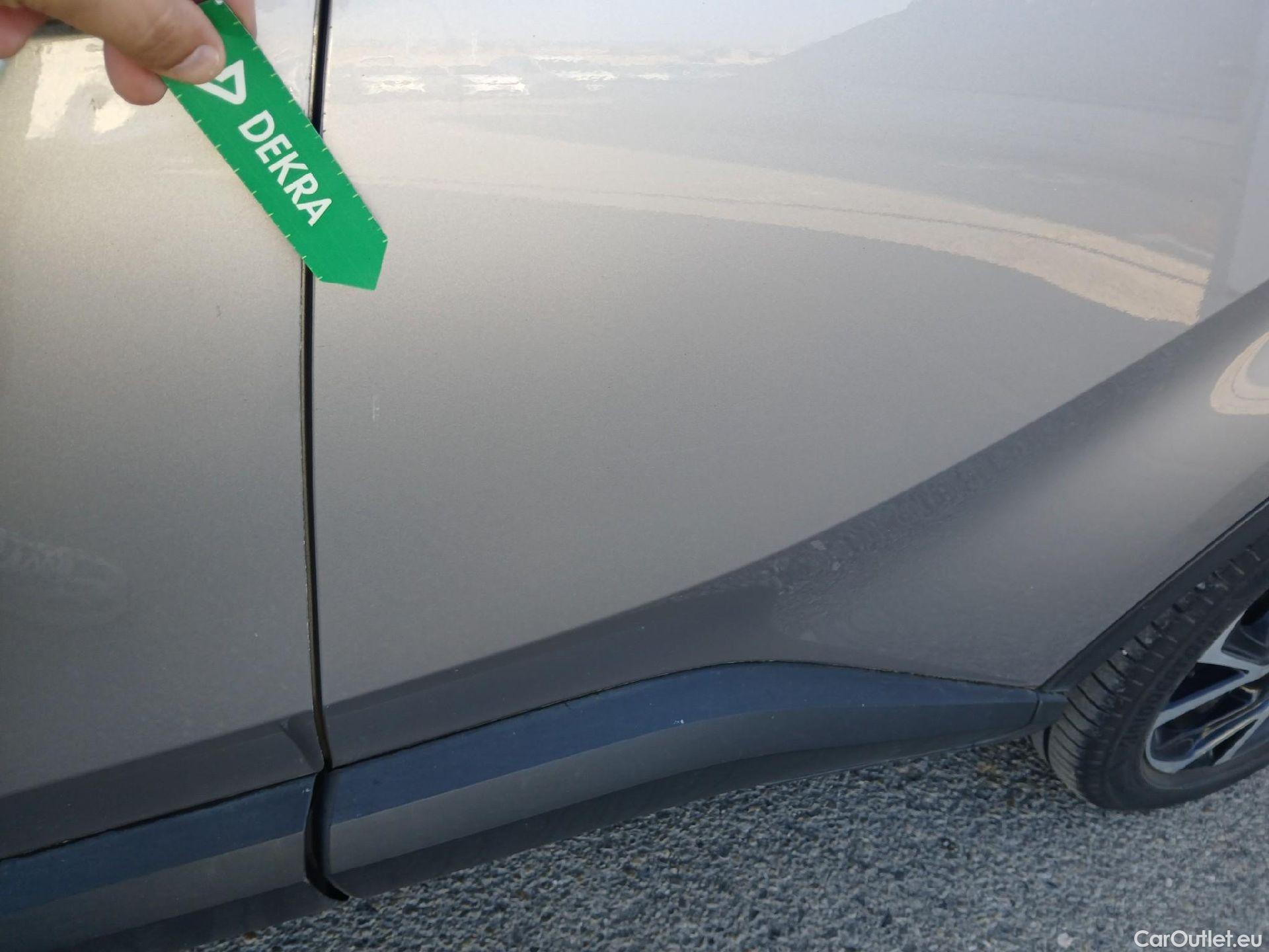  Toyota  C-HR TOYOTA  / 2019 / 5P / todoterreno 2.0 180H Advance #19