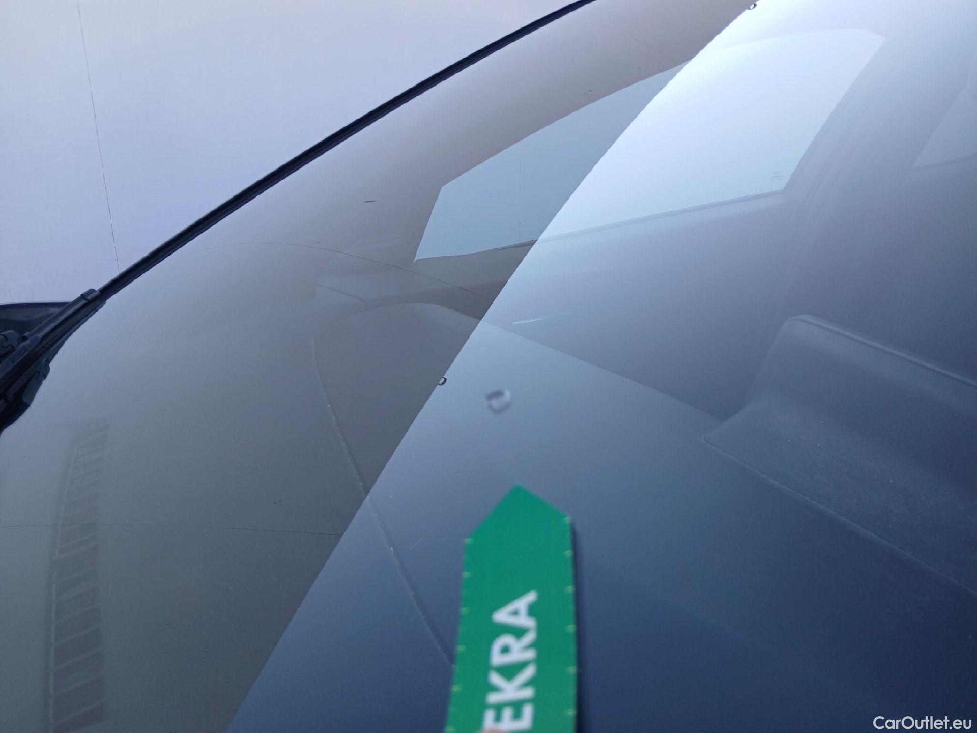  Toyota  C-HR TOYOTA  / 2019 / 5P / todoterreno 2.0 180H Advance #3