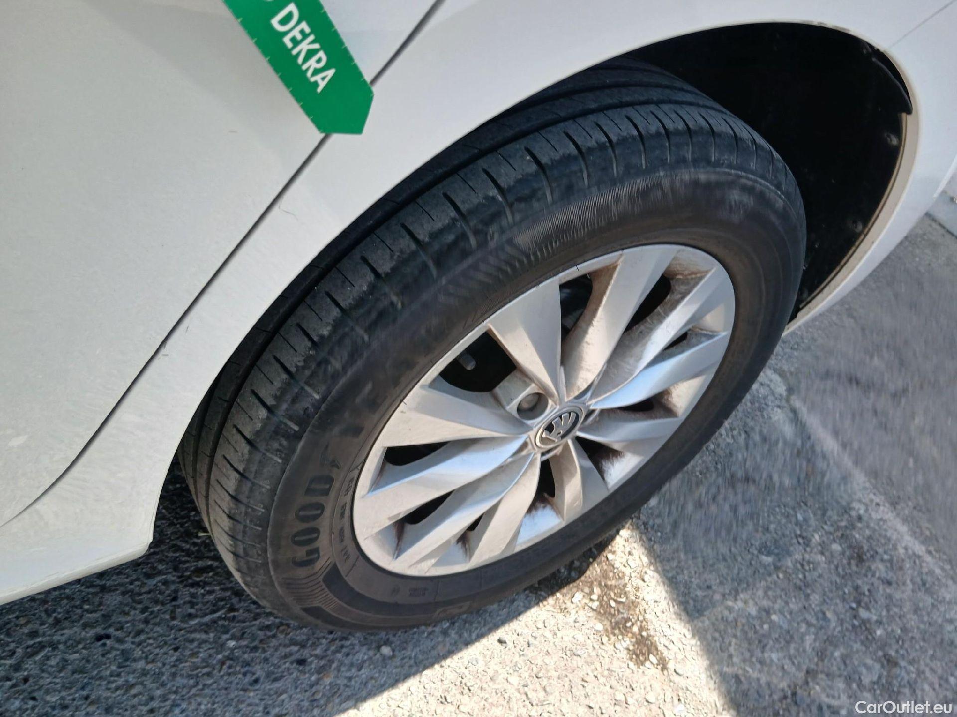  Skoda  KAMIQ SKODA  1.0 TSI 81kW (110CV) DSG Ambition (CX) #16