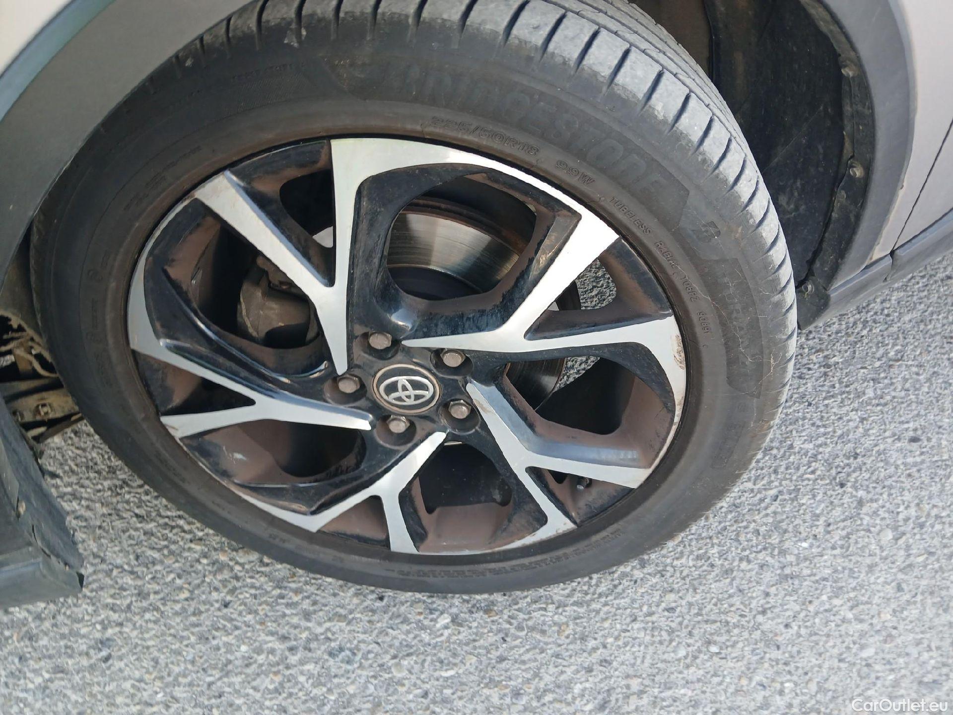  Toyota  C-HR TOYOTA  / 2019 / 5P / todoterreno 2.0 180H Advance #17