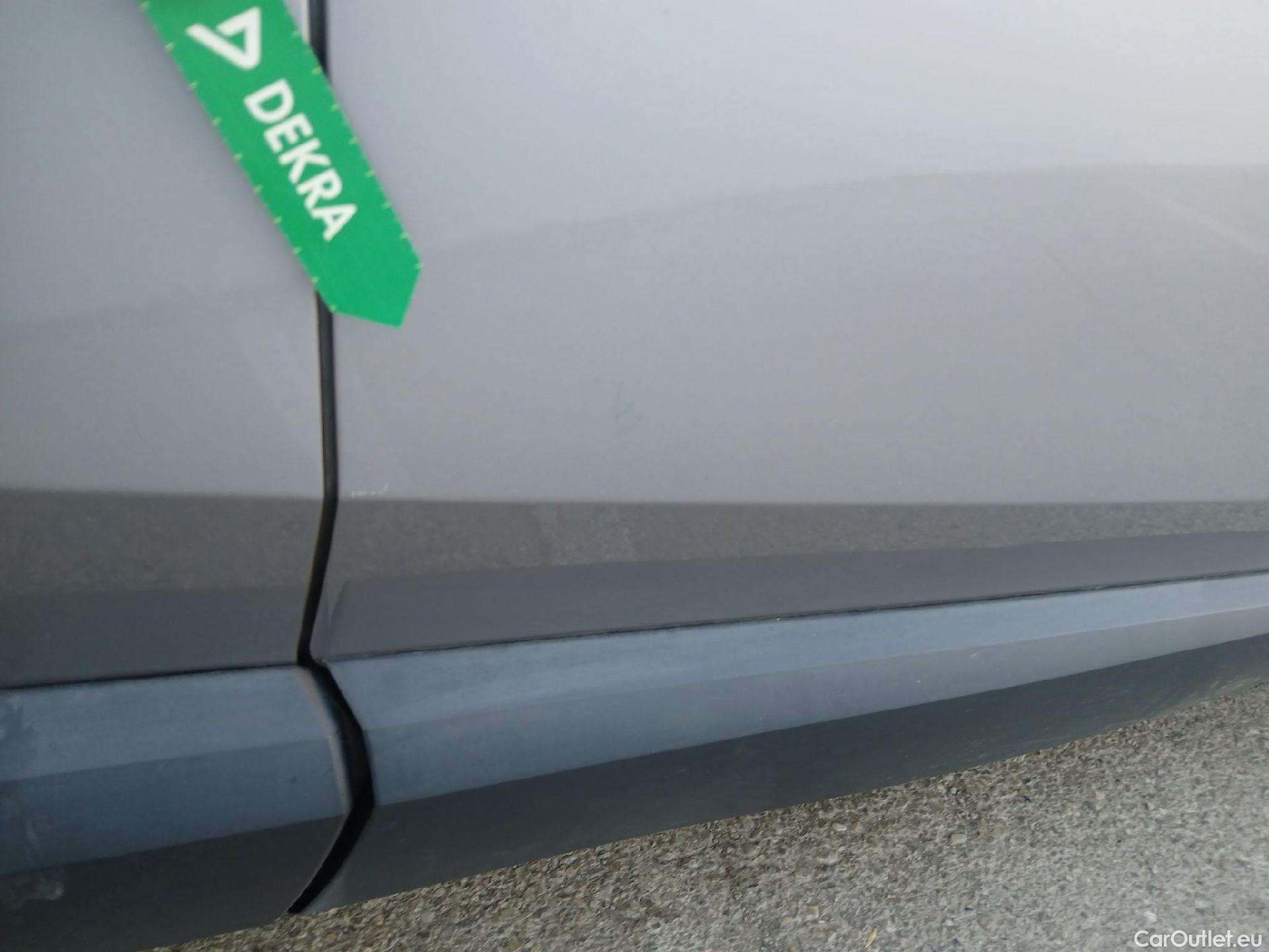  Toyota  C-HR TOYOTA  / 2019 / 5P / todoterreno 2.0 180H Advance #41