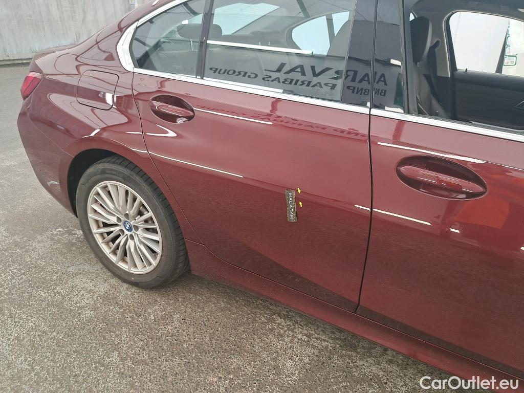  Bmw  Serie 3 BMW Série 3 Berline / 2018 / 4P / Berline 320e 204ch Luxury BVA8 Hybride #9