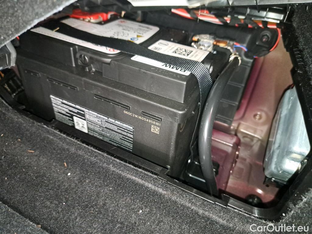  Bmw  Serie 3 BMW Série 3 Berline / 2018 / 4P / Berline 320e 204ch Luxury BVA8 Hybride #13