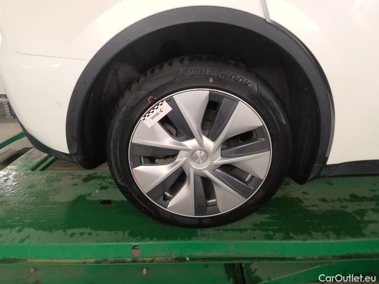 Tesla  Model Y  Long-Range AWD #8