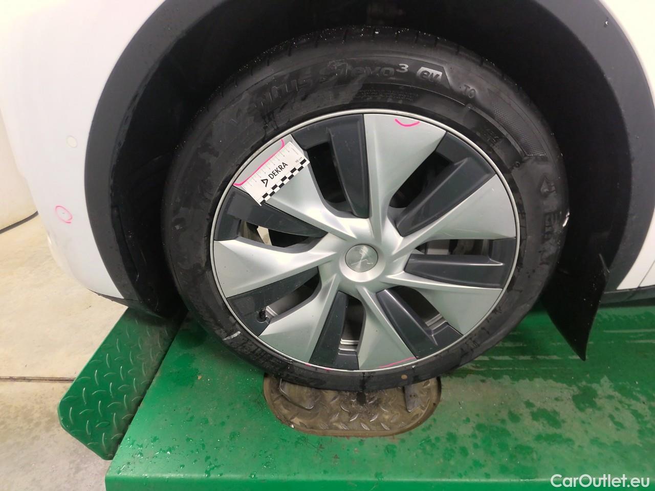  Tesla  Model Y  Long-Range AWD #1