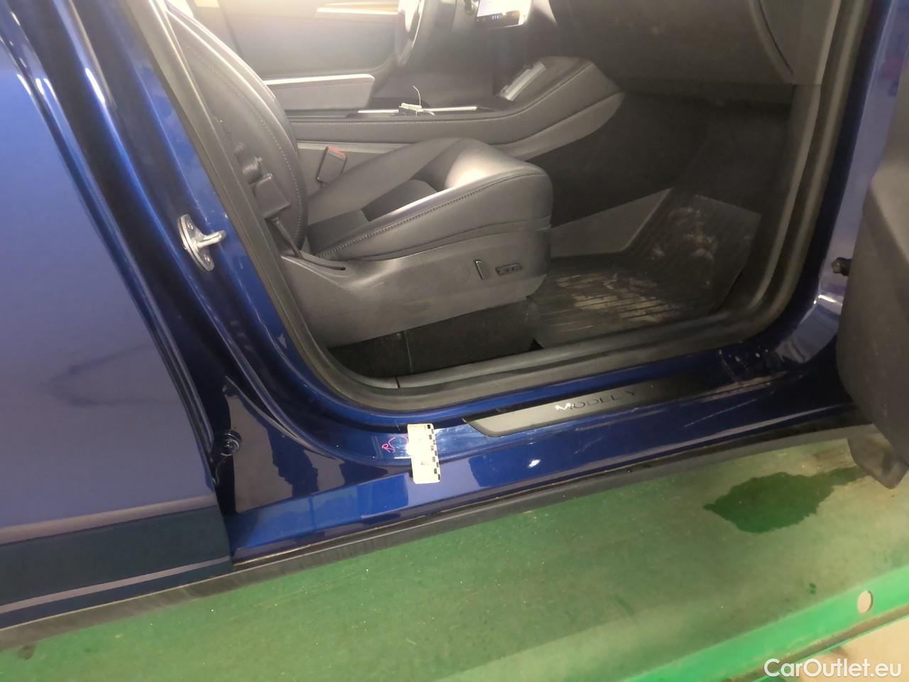  Tesla  Model Y  75kWh Long-Range AWD #28