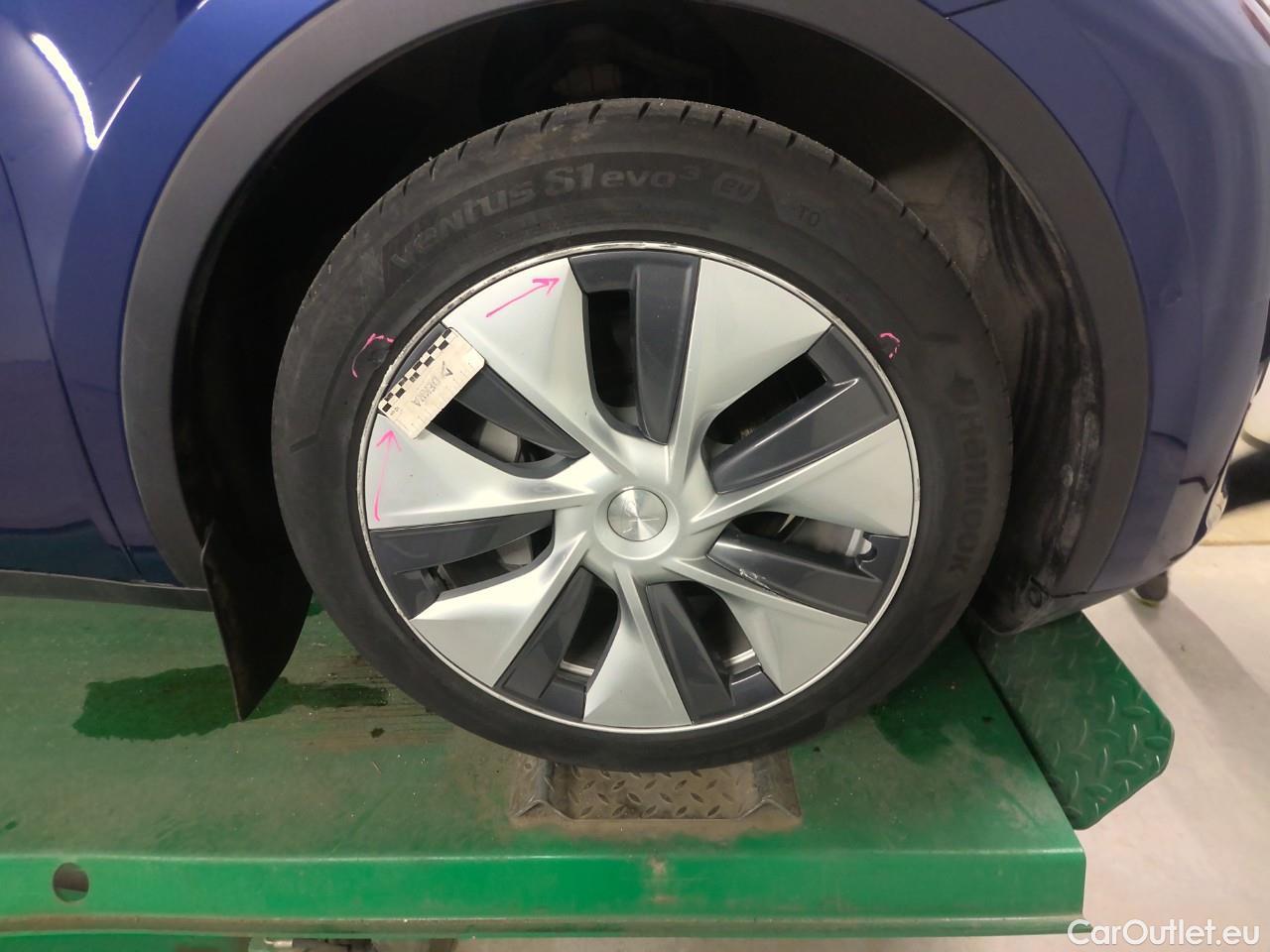  Tesla  Model Y  75kWh Long-Range AWD #33