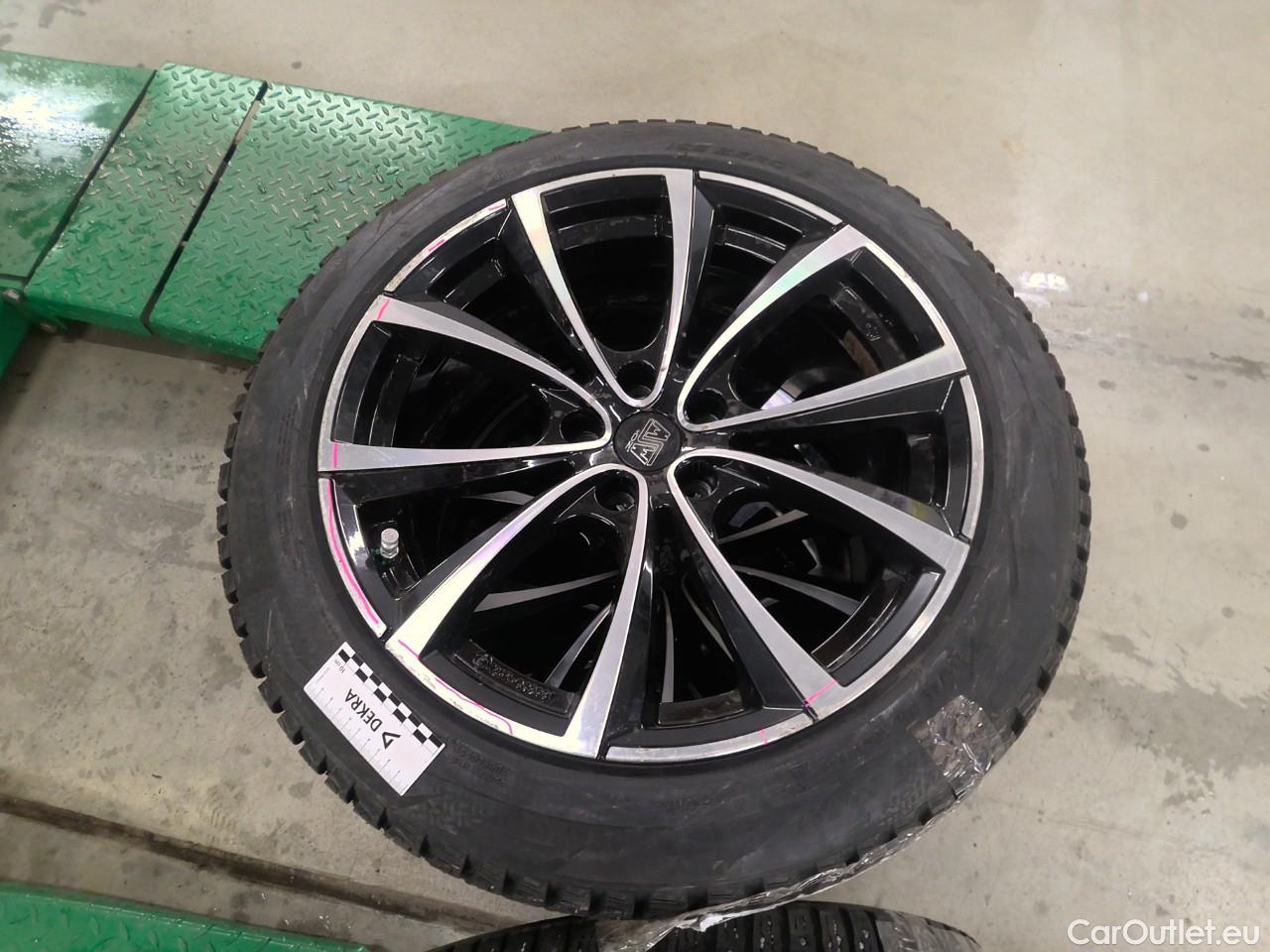  Tesla  Model Y  Long-Range AWD #25