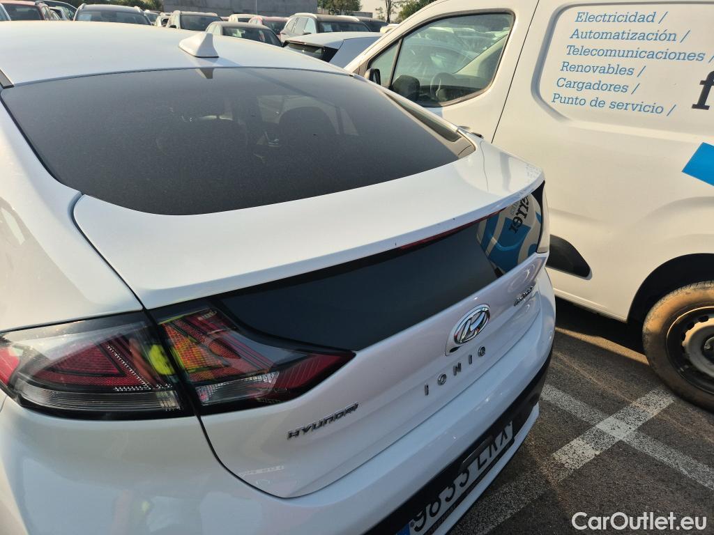  Hyundai   Ioniq HYUNDAI / 2019 / 5P / berlina con portón 1.6 GDI HEV Tecno DCT #8