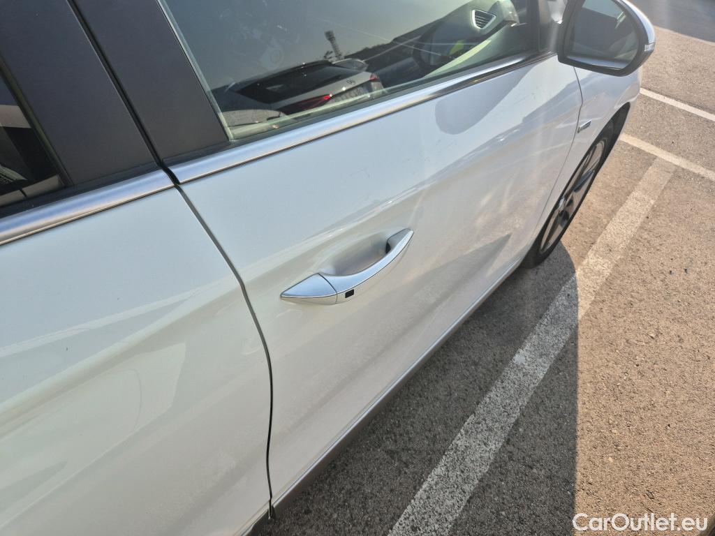  Hyundai   Ioniq HYUNDAI / 2019 / 5P / berlina con portón 1.6 GDI HEV Tecno DCT #24