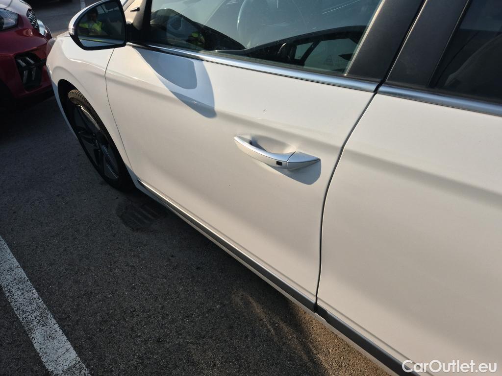  Hyundai   Ioniq HYUNDAI / 2019 / 5P / berlina con portón 1.6 GDI HEV Tecno DCT #15