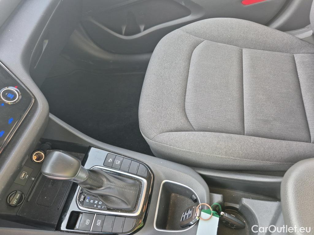  Hyundai   Ioniq HYUNDAI / 2019 / 5P / berlina con portón 1.6 GDI HEV Tecno DCT #12