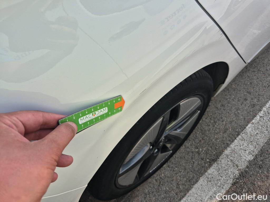  Hyundai   Ioniq HYUNDAI / 2019 / 5P / berlina con portón 1.6 GDI HEV Tecno DCT #3