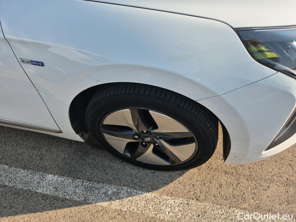  Hyundai   Ioniq HYUNDAI / 2019 / 5P / berlina con portón 1.6 GDI HEV Tecno DCT #4