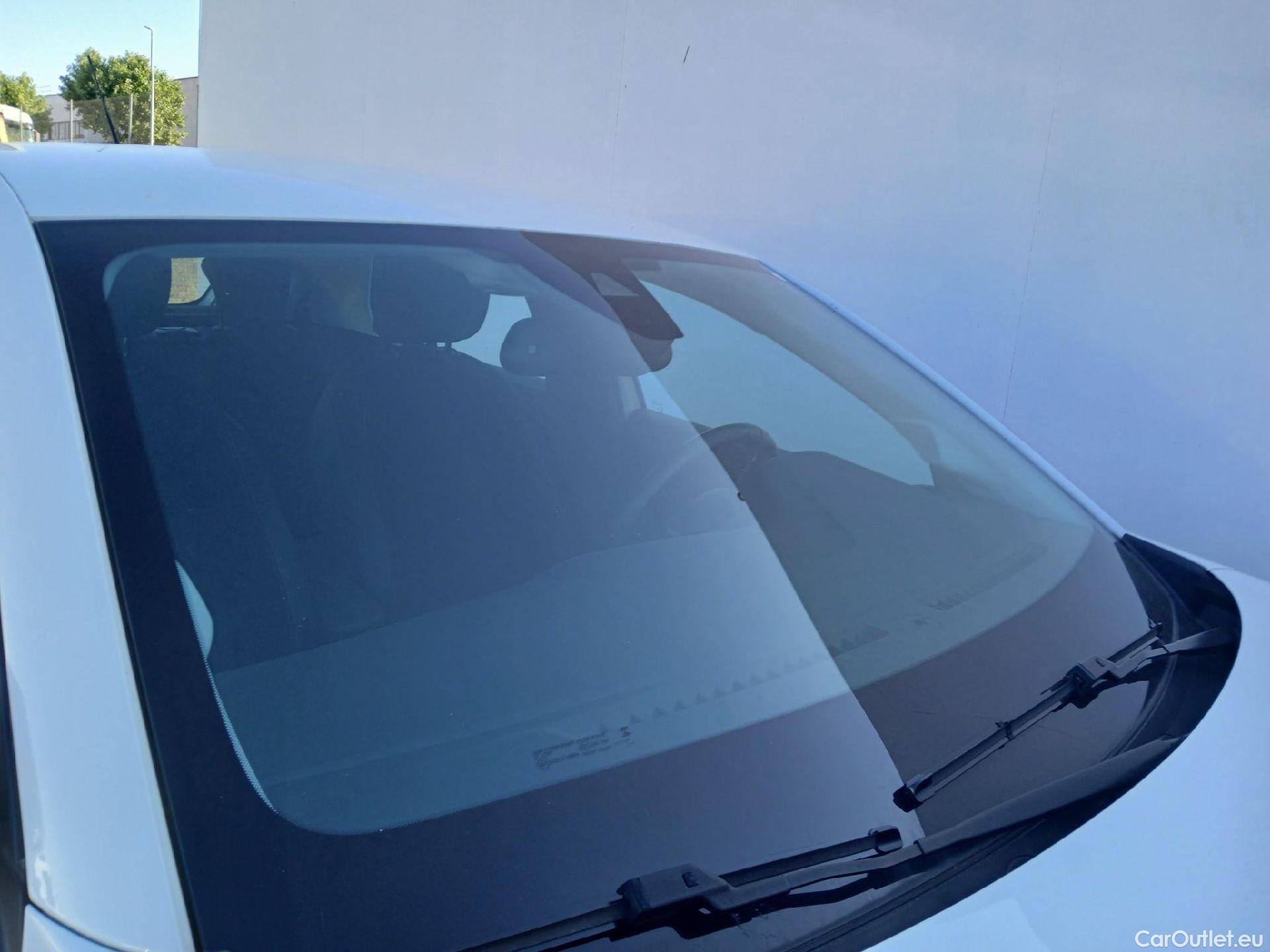  Opel  Corsa OPEL  / 2019 / 5P / berlina con portón 1.2T XHL 74kW (100CV) Elegance #4