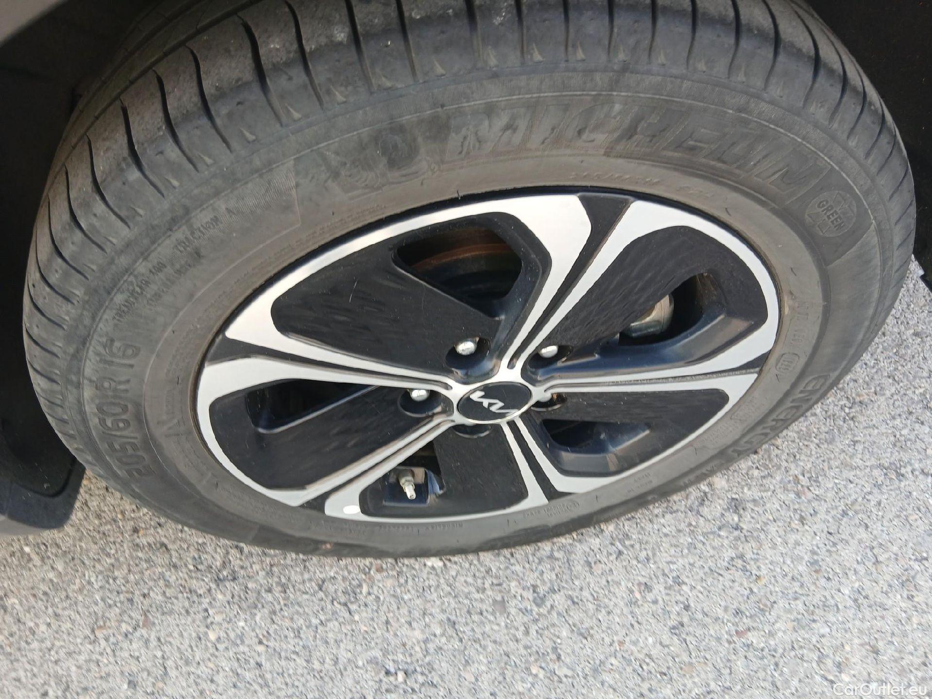  KIA  XCeed KIA  / 2019 / 5P / todoterreno 1.6 GDi PHEV 104kW (141CV) eDrive #18