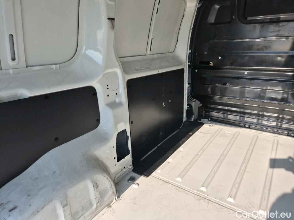 Citroen  Jumpy CITROEN  / 2016 / 4P / furgón Talla M BlueHDi 120 S&S 6v Control #32