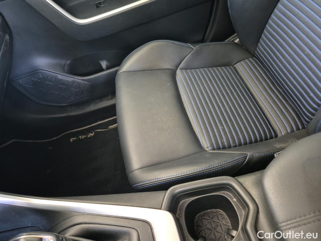  Toyota  RAV4 TOYOTA  / 2018 / 5P / todoterreno 2.5l 220H Feel! #21