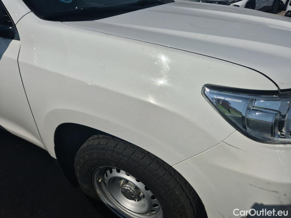  Toyota  Land Cruiser TOYOTA  / 2017 / 5P / todoterreno 2.8 D-4D GX #14