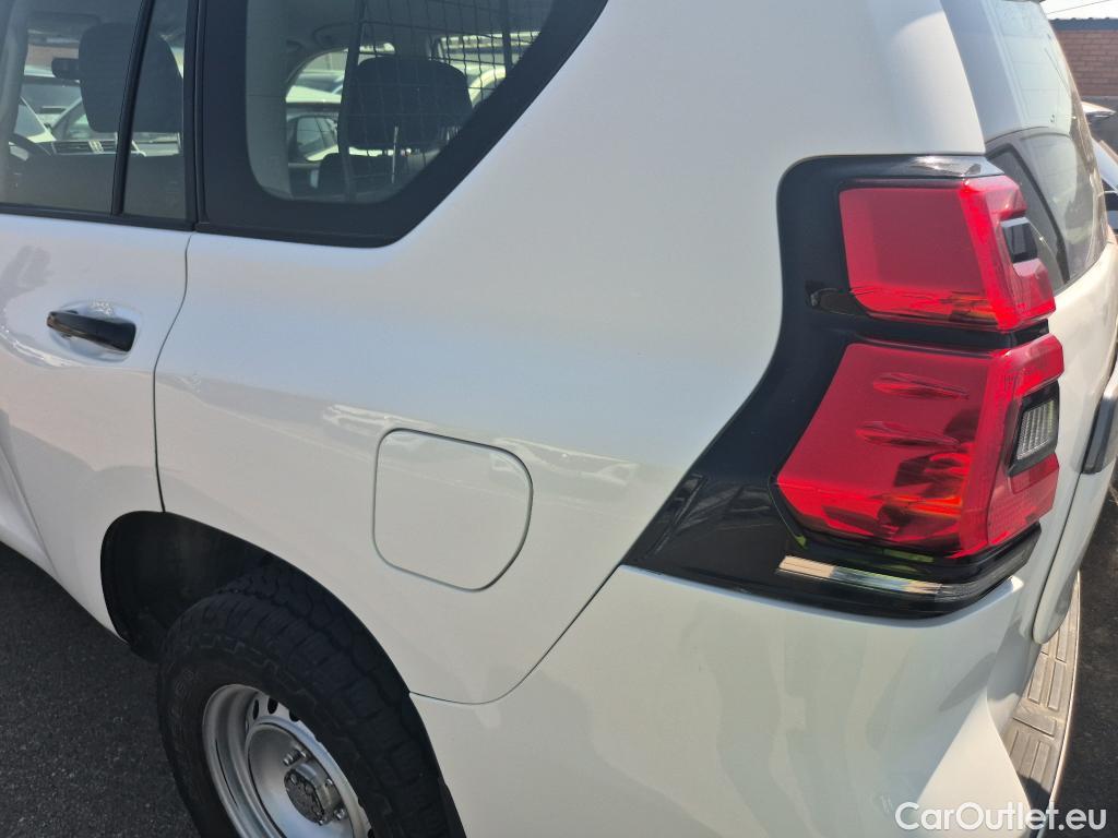  Toyota  Land Cruiser TOYOTA  / 2017 / 5P / todoterreno 2.8 D-4D GX #37