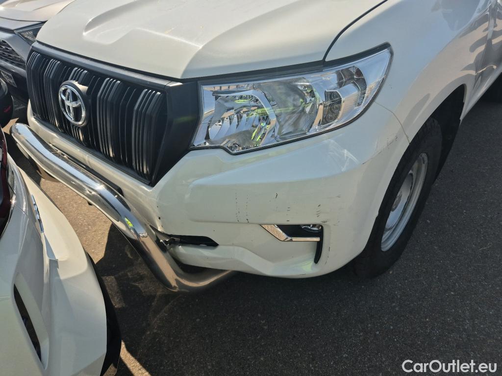  Toyota  Land Cruiser TOYOTA  / 2017 / 5P / todoterreno 2.8 D-4D GX #16