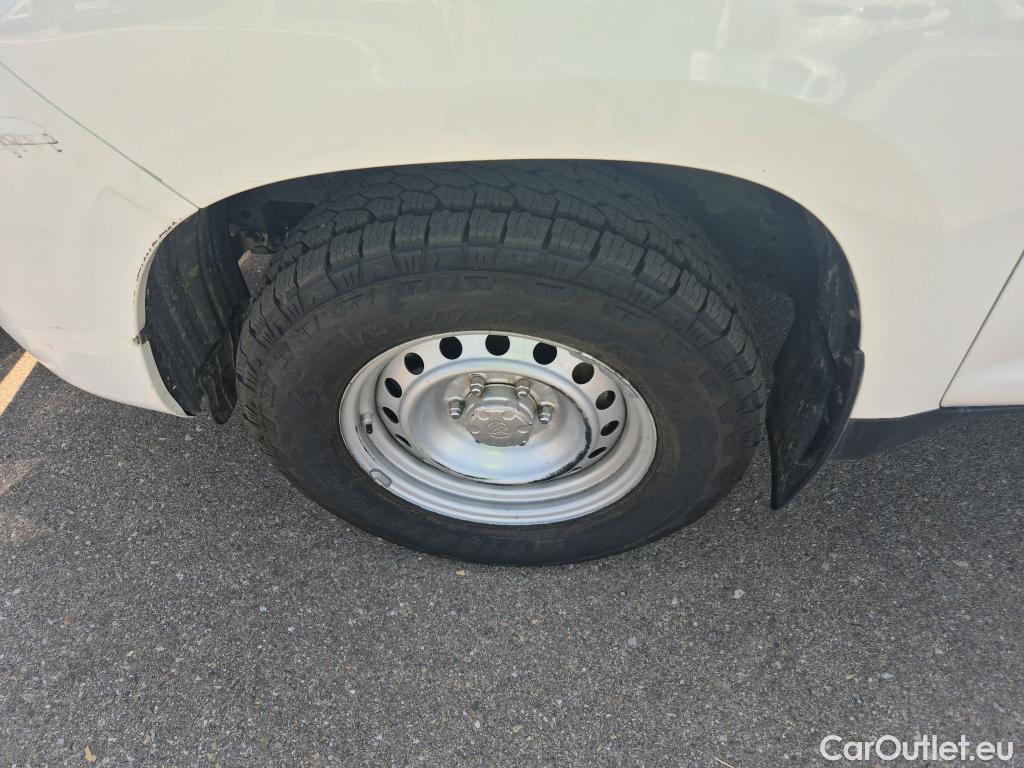  Toyota  Land Cruiser TOYOTA  / 2017 / 5P / todoterreno 2.8 D-4D GX #26