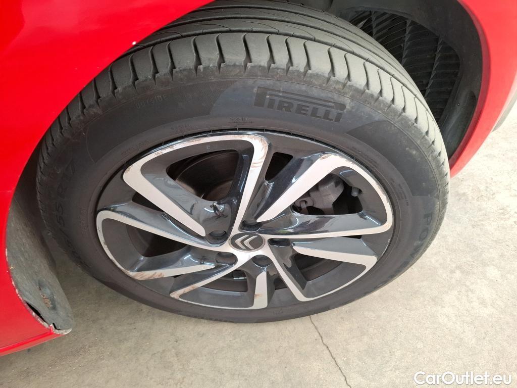  Citroen  C4 Grand Picasso  Shine 1.5 BlueHDi 130CV BVA8 Repeint en Rouge / Teinte SIV Blanc Banquise./ WHITE CAR REPAINT IN RED #30