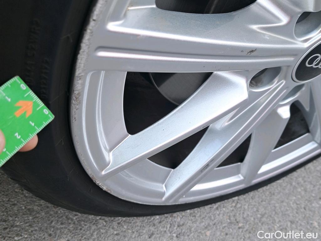  Audi  A3 AUDI  / 2020 / 5P / berlina con portón Sportback Genuine Edition 35 TFSI 110kW #12