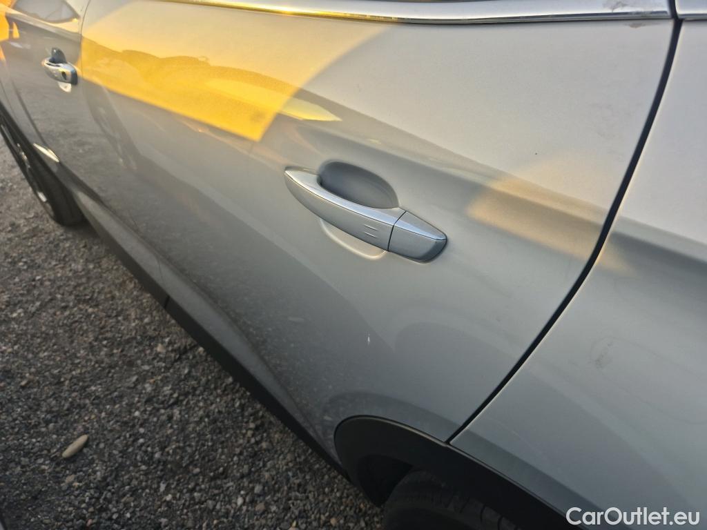 DS  DS7 DS DS 7 Crossback / 2017 / 5P / todoterreno BlueHDi DE 96kW (130CV) AT. PERF.LINE #17