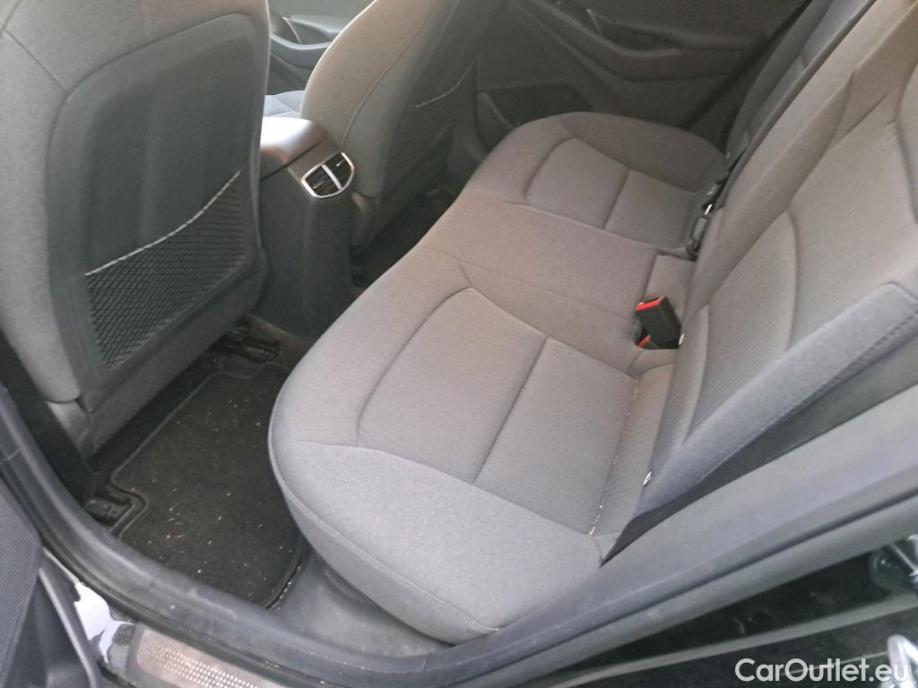  Hyundai   Ioniq HYUNDAI / 2019 / 5P / berlina con portón 1.6 GDI HEV Tecno DCT #13