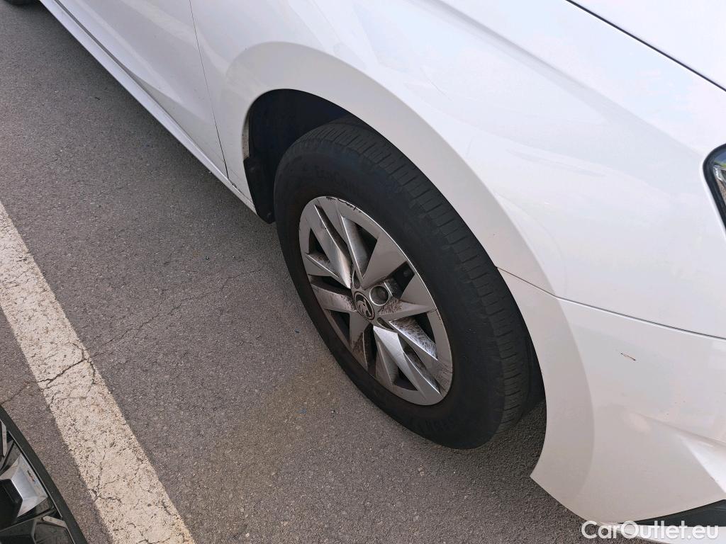  Skoda  Fabia  Essence 1.0 TSI 95CV MT5 6E #14
