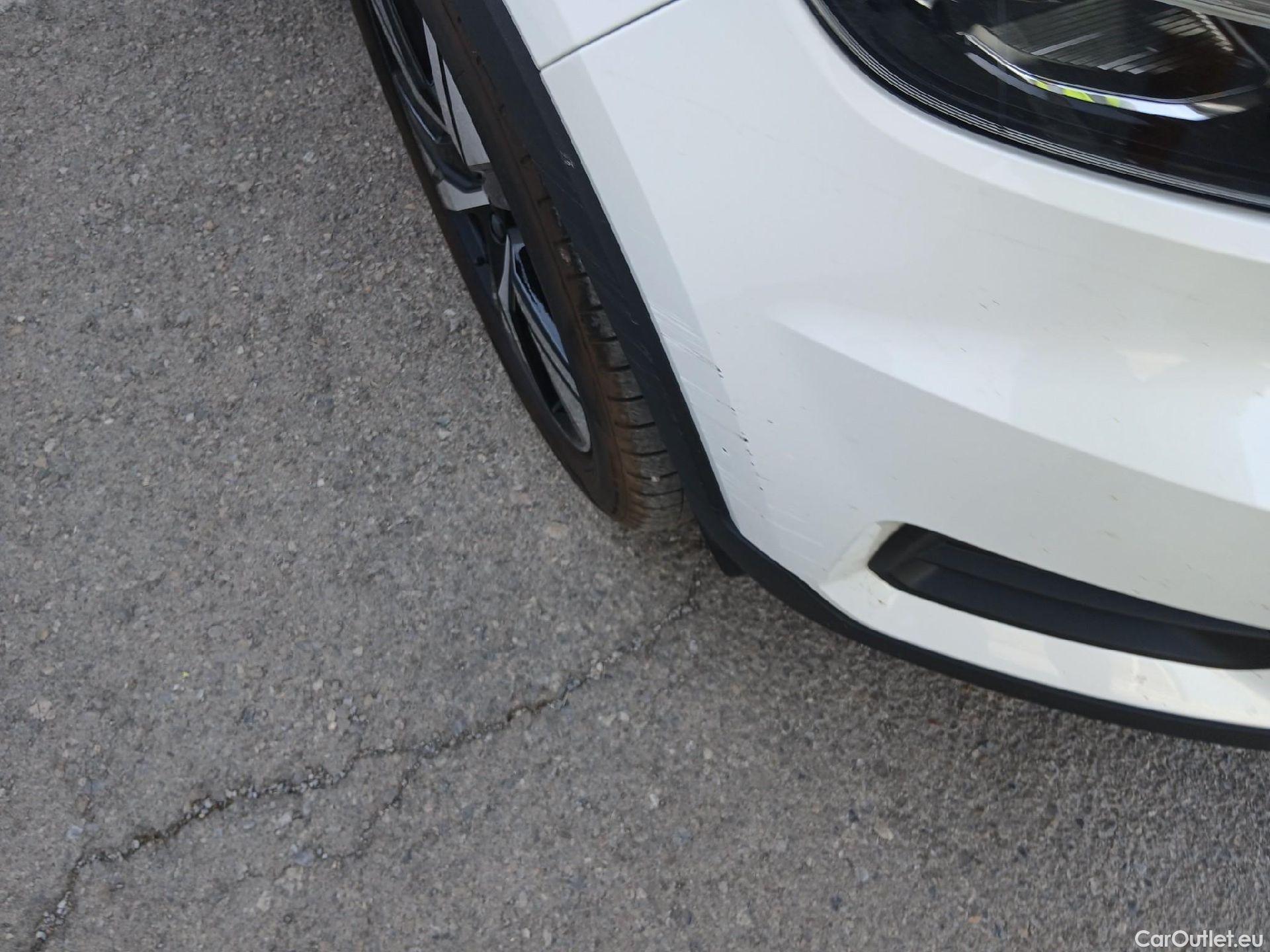  Volvo  XC 40 VOLVO XC40 / 2017 / 5P / todoterreno 1.5 T4 Twin Recharge R-Design Auto #1