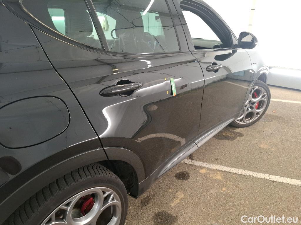  Alfa Romeo  TONALE ALFA ROMEO  / 2022 / 5P / SUV 1.3T PHEV 280 AT6 Q4 Veloce #18