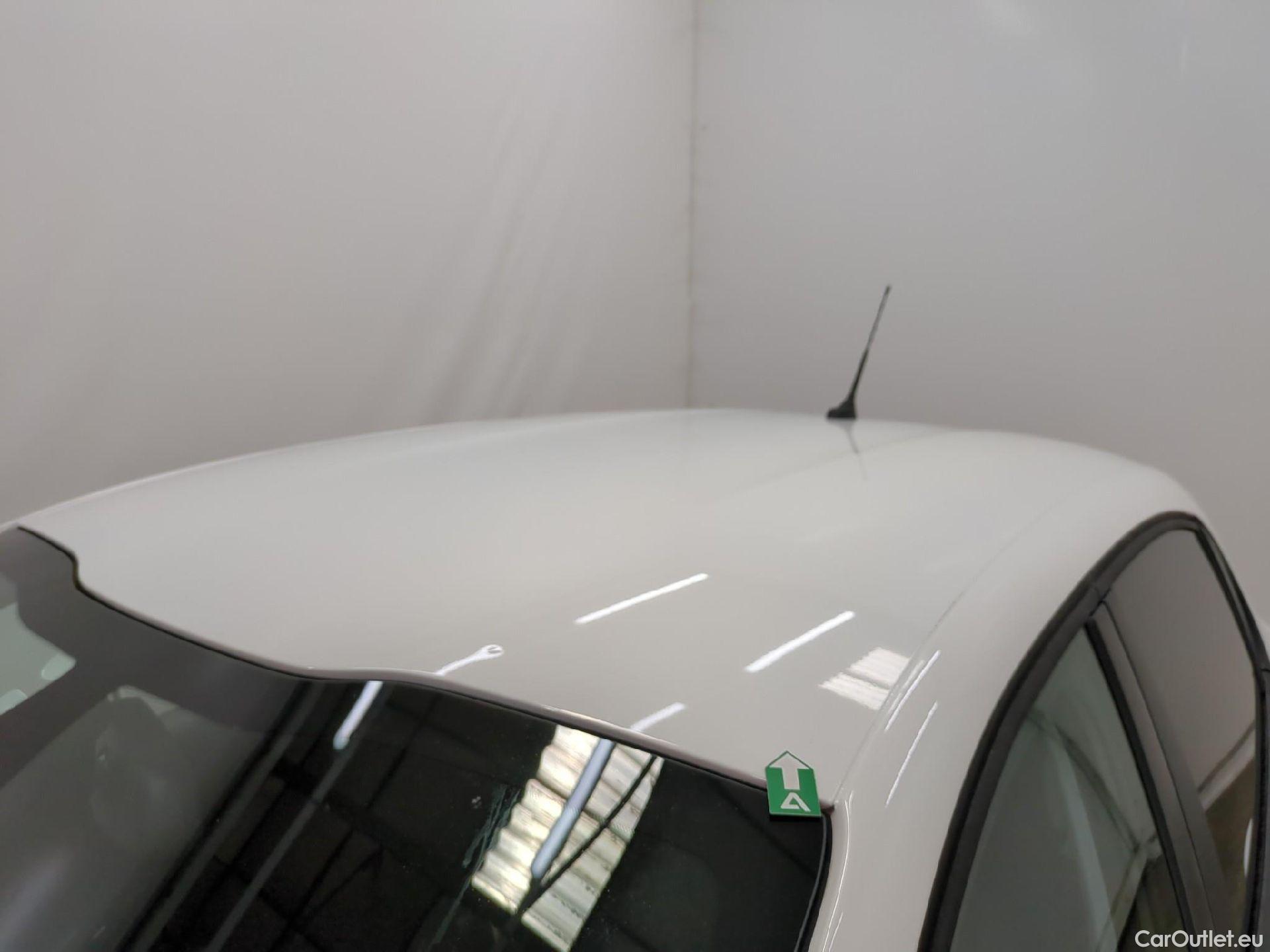  Peugeot  208  Signature 1.2 PureTech 80CV BVM5 E6dT #24