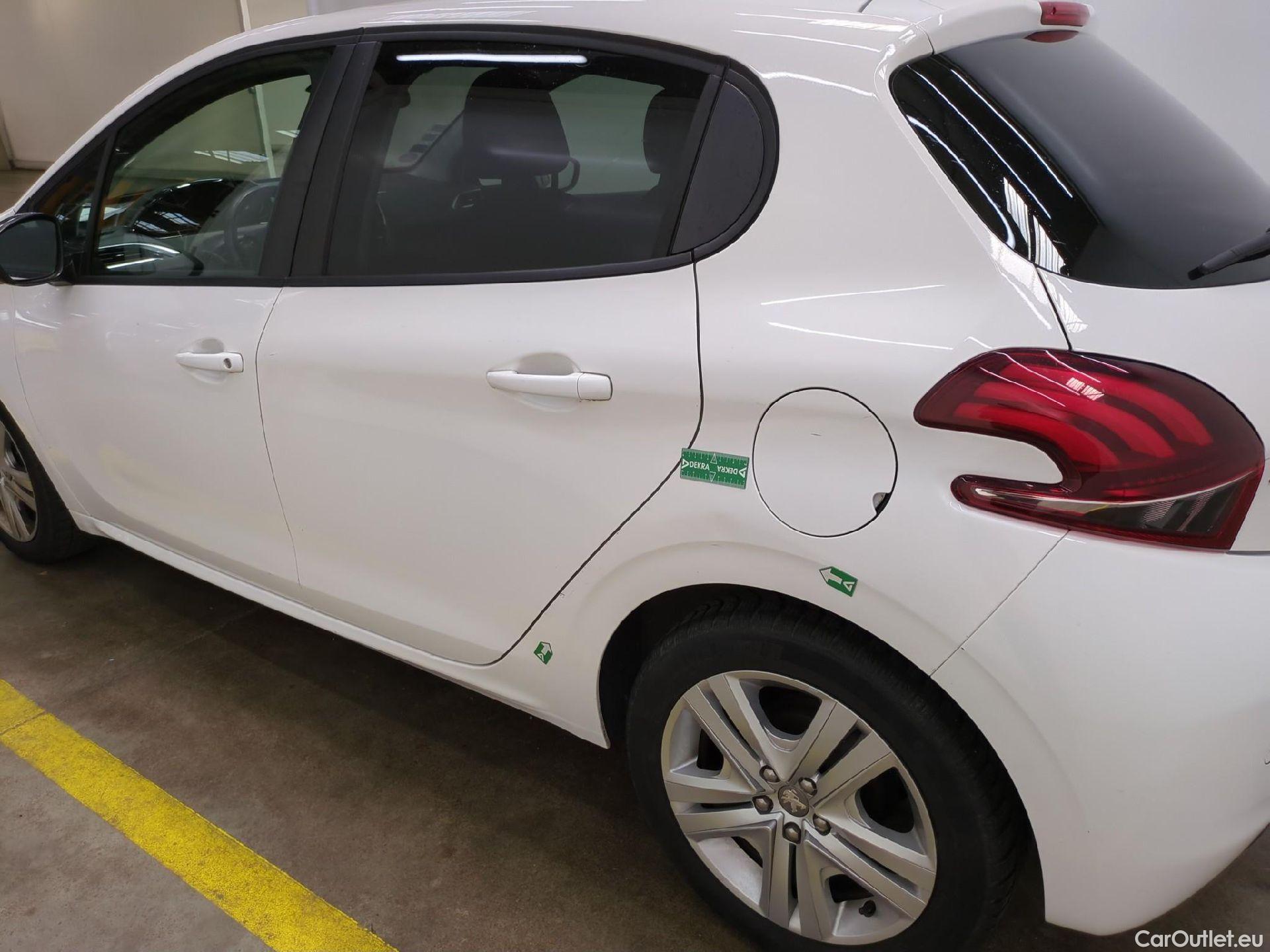  Peugeot  208  Signature 1.2 PureTech 80CV BVM5 E6dT #48