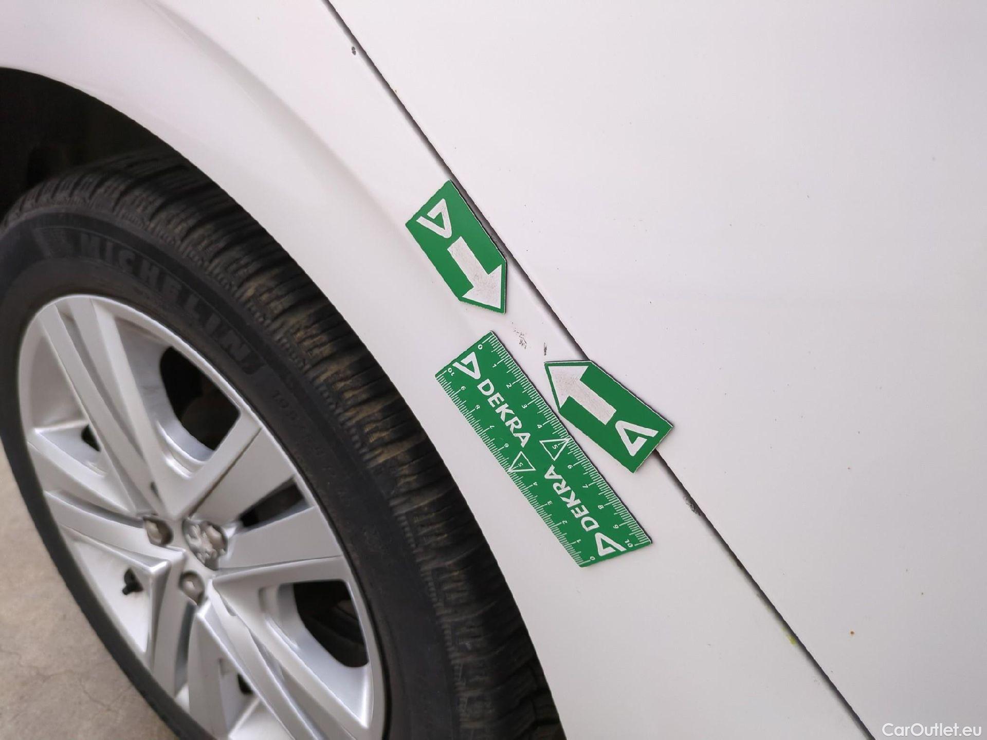 Peugeot  208  Signature 1.2 PureTech 80CV BVM5 E6dT #59