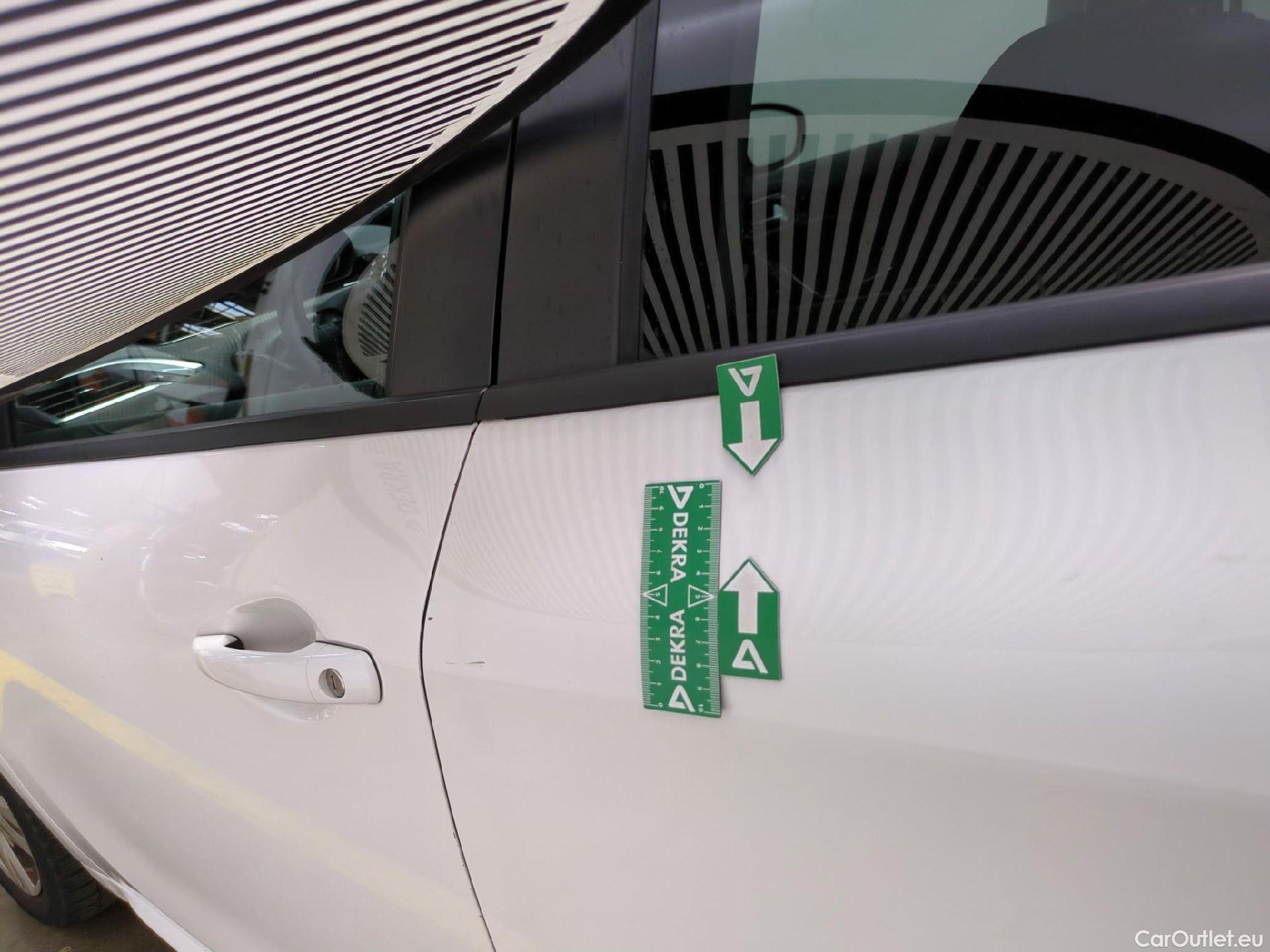  Peugeot  208  Signature 1.2 PureTech 80CV BVM5 E6dT #53