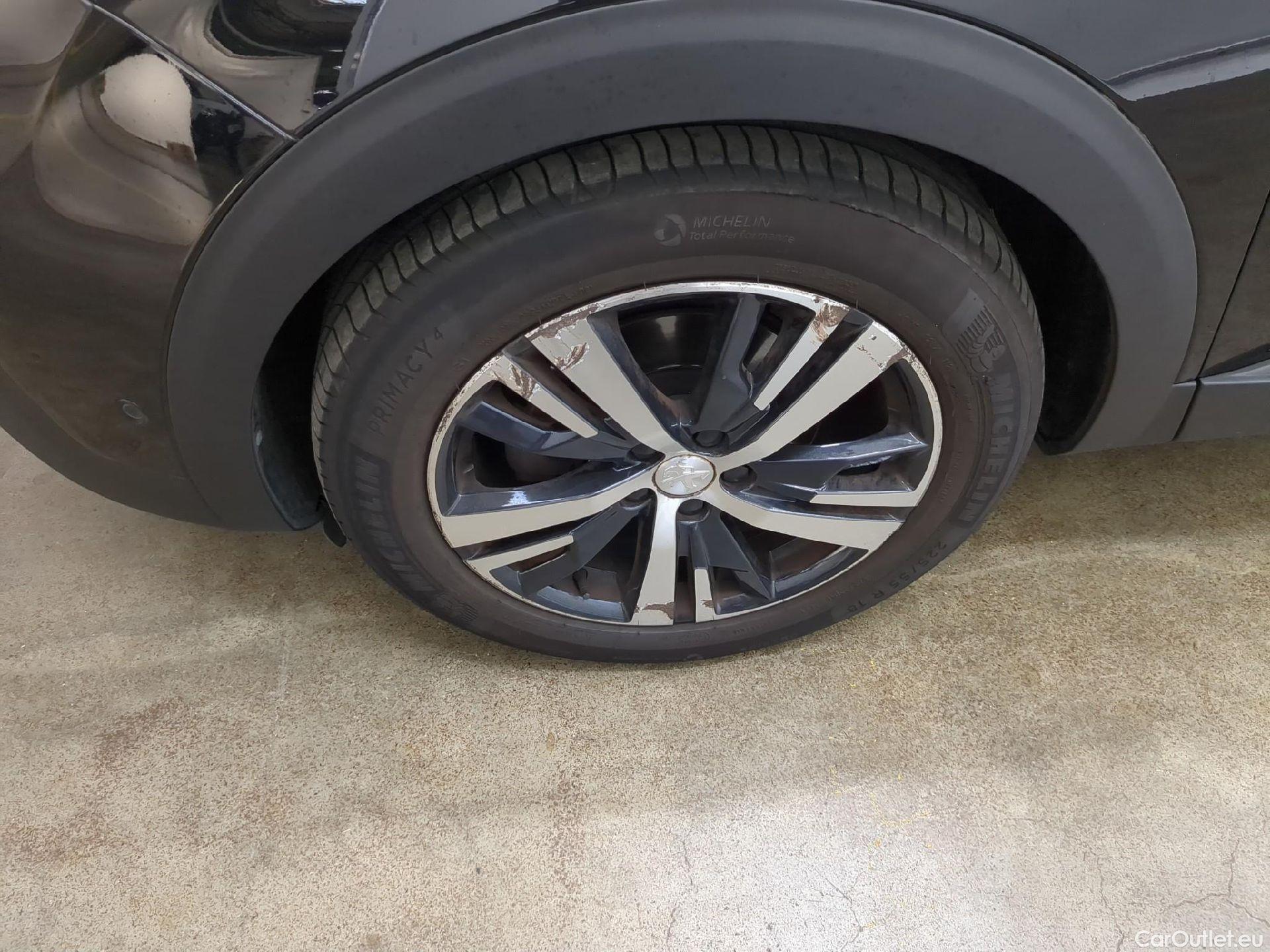  Peugeot  5008  Allure 1.2 PureTech 130CV BVM6 7 Sieges E6d #4