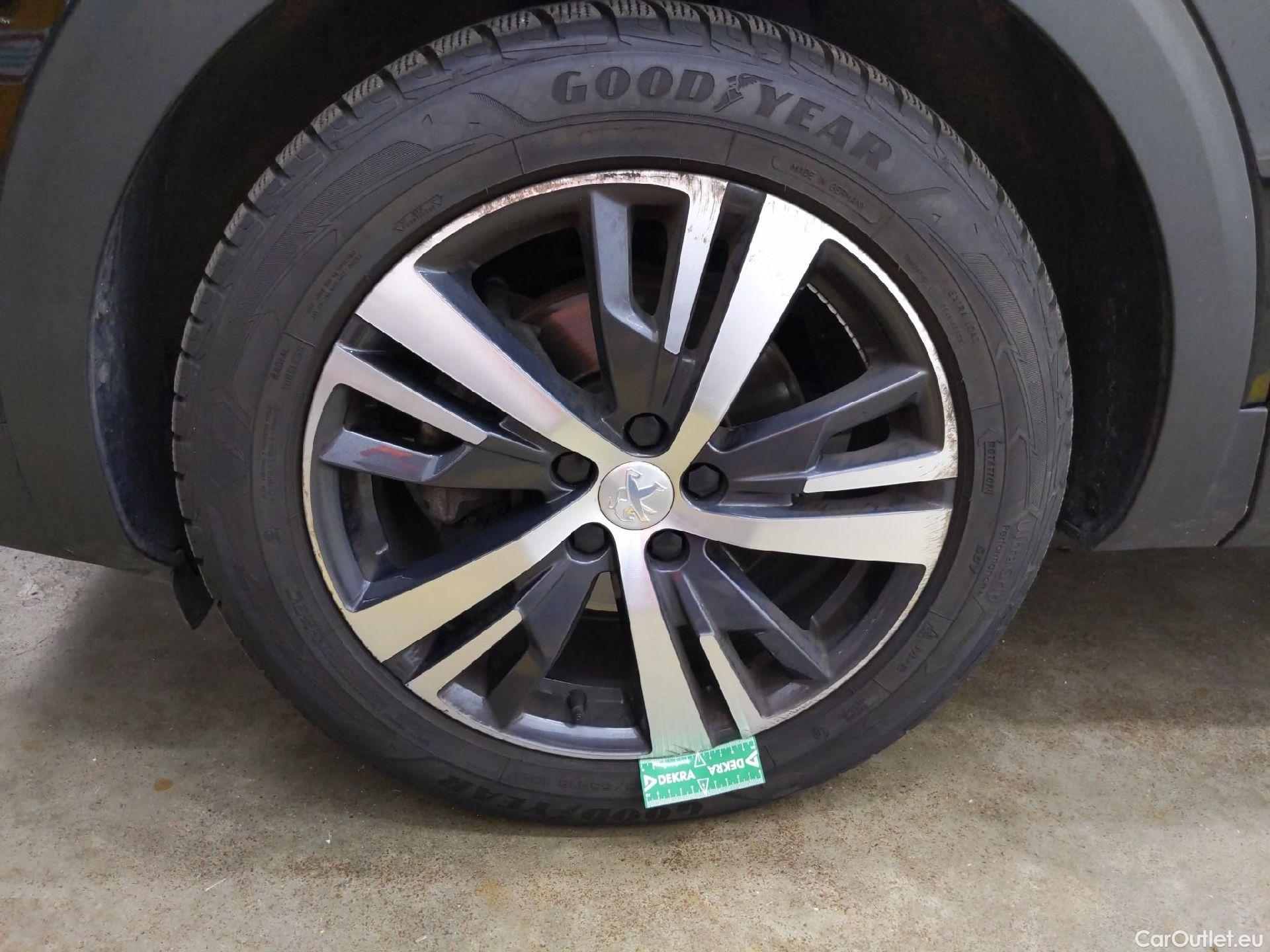  Peugeot  5008  Allure Pack 1.5 HDi 130CV BVA8 7 Sieges E6d #42