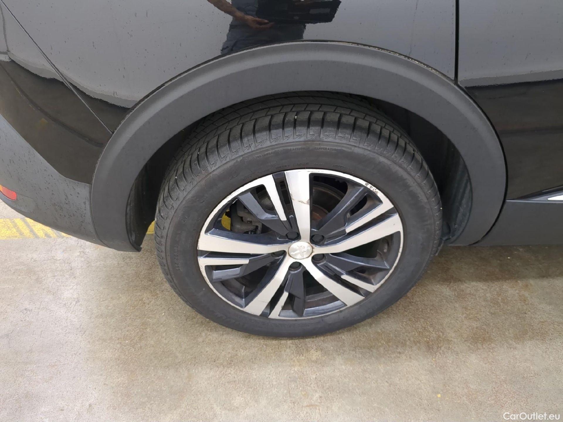  Peugeot  5008  Allure 1.2 PureTech 130CV BVM6 7 Sieges E6d #11